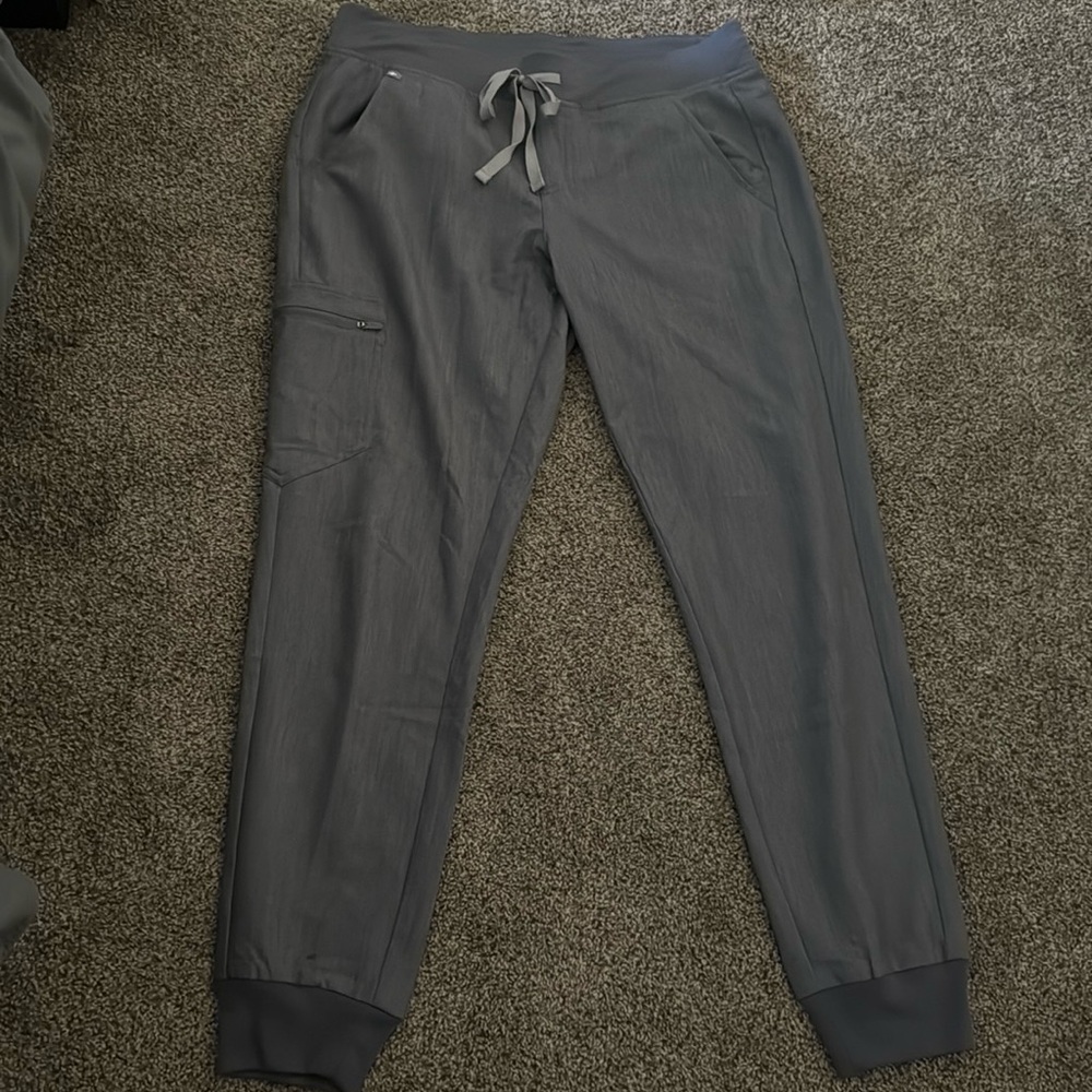 Figs mid waisted scrub pants